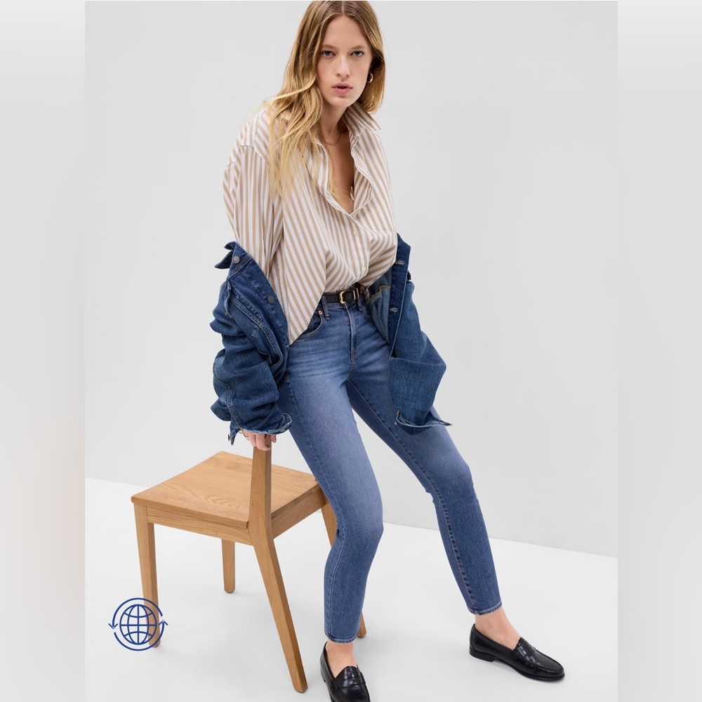 GAP Women’s True Skinny Mid Rise Jeans in Medium Indigo Wash Size 25 / 0